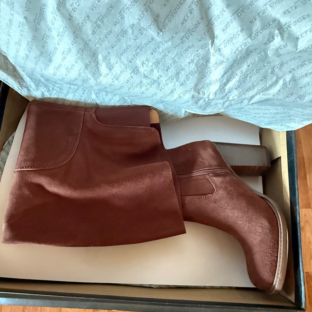 KELSI DAGGER- Suede Wide Calf Boots
FANTASTIC PRICE- NEW IN BOX